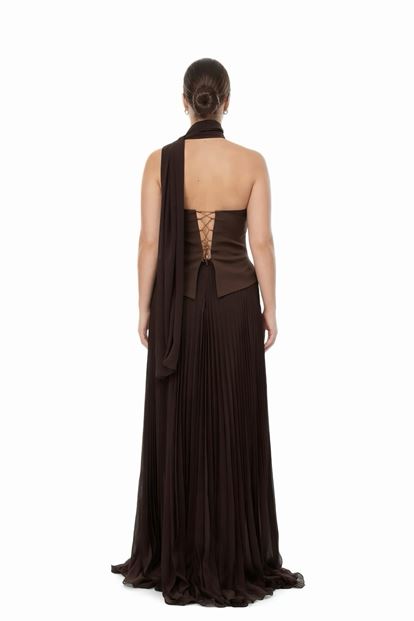 فستان سهرة بني اللون بدون حمالات بمقاسات كبيرة، مطوي، بمقاسات كبيرة